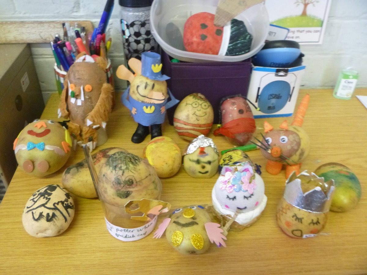 RedlandsPS's tweet photo. Some fabulous potatoes dressed up for #WorldBookDay2020 https://t.co/5iZfZNETgi