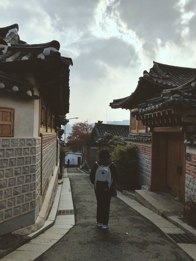 mydecemberstar's tweet photo. Bukchon Hanok Village #ISeoulU #SoKor https://t.co/ZUdSm06Iwj