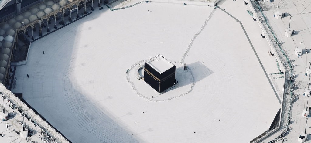 iQnasSudeer's tweet photo. منظر مُحزن ومُهيب تقشعرّ له الأبدان 💔
إخلاء صحن المطاف للتعقيم والتطهير
لحماية زوّار بيت الله، اللهم إن هذا المرض
هو جُند من جنودك تُصيب به مَن تشاء
وتصرفه عن مَن تشاء اللهم اصرفه عنا
وعن بلاد المسلمين بلطفك يا لطيف
إنك على كل شي قدير. https://t.co/ZSOJw86eyi