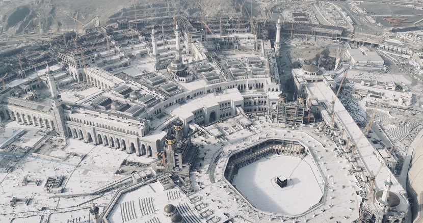 iQnasSudeer's tweet photo. منظر مُحزن ومُهيب تقشعرّ له الأبدان 💔
إخلاء صحن المطاف للتعقيم والتطهير
لحماية زوّار بيت الله، اللهم إن هذا المرض
هو جُند من جنودك تُصيب به مَن تشاء
وتصرفه عن مَن تشاء اللهم اصرفه عنا
وعن بلاد المسلمين بلطفك يا لطيف
إنك على كل شي قدير. https://t.co/ZSOJw86eyi