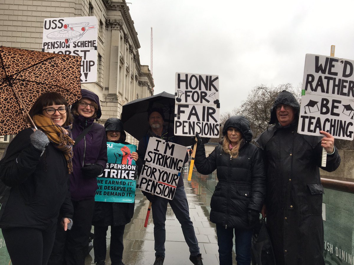 Still here. Still striking. Still calling for fair pay, fair pensions and stable, secure work in higher education 

And kept warm(ish) by coffee, oatmeal cookies, Welsh cakes 

#kcllaw #lawpicket #UCUstrikesback