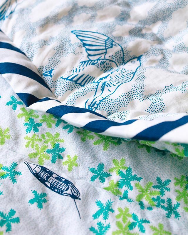 #MarchMeetTheMaker Day 5: Close up 🔍 Our fabrics are hand screen printed with amazing attention to detail. Here is a close up of our Bird's Eye View quilt (now available online in a single size). It tells the story of houseboats, fishing boats and fe… ift.tt/2TINBT5
