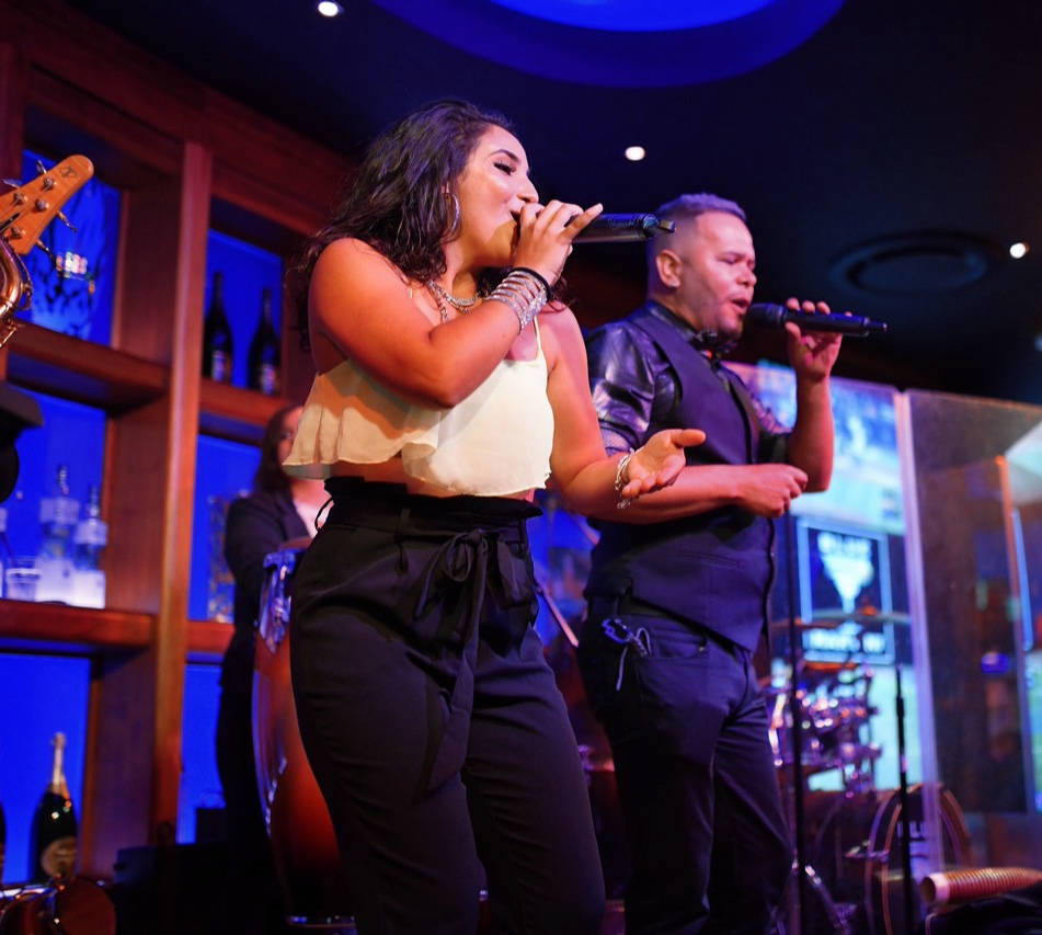 Let's ℕ𝕠𝕔𝕙𝕖𝕤 𝔸𝕫𝕦𝕝! 💃
  Sip &amp; Salsa with us tonight, Orlando! 
Tonight 💃 Happy Hour 4pm-8pm 
Live Music by Caliente at 7:30pm! 🎙  

#nochesazul #orlando #idrive #bluemartini #thursday