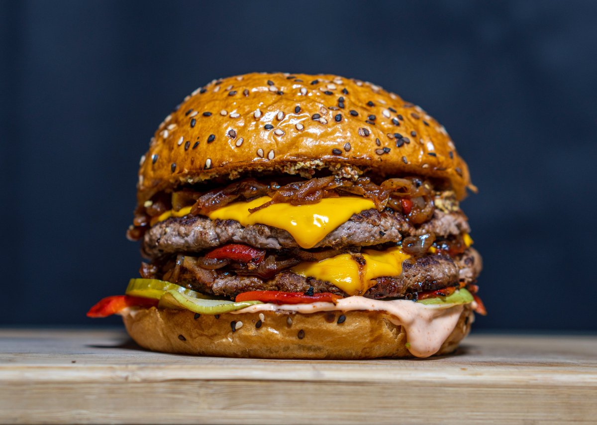 KalinowskiLLC's tweet photo. In 2015, Mark Kalinowski was named one of the top 10 most influential names in the #BurgerBusiness, alongside CEOs of @JackBox @McDonalds & @ShakeShack. He was the only #EquityAnalyst to appear on this list. Read the article here - https://t.co/mnhOgKUWVZ powered by @analysthubco https://t.co/vuYNRkpqj6
