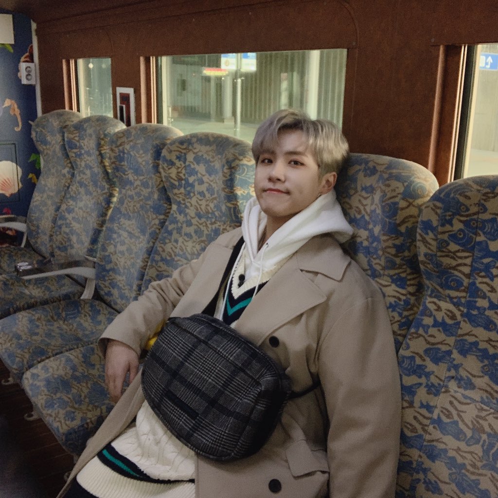KDH_official's tweet photo. [PHOTO] 동한이의 변신🙂😐😑😬 

#김동한 #KIMDONGHAN #D_NATION https://t.co/DP0oeviCjO