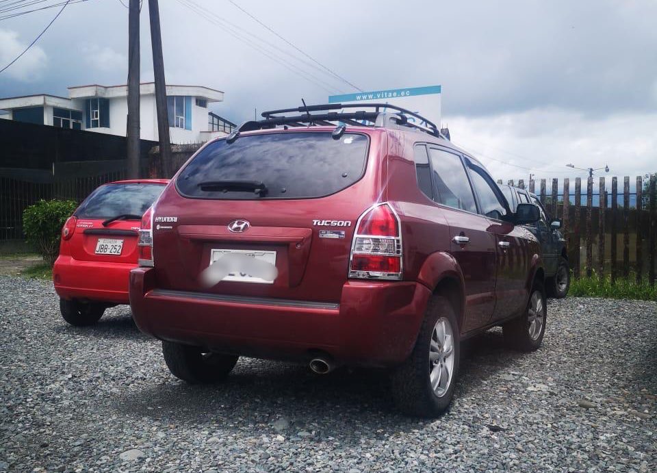 FRUSTRAMOS ROBO|| Capturamos a un individuo cuando intentaba sustraerse un vehículo en #StoDomingo, al ver la presencia policial intentó darse a la fuga. 

En el registro sistemático se encontró prendas policiales. #ServicioPreventivo #TrabajamosPorTuSeguridad
