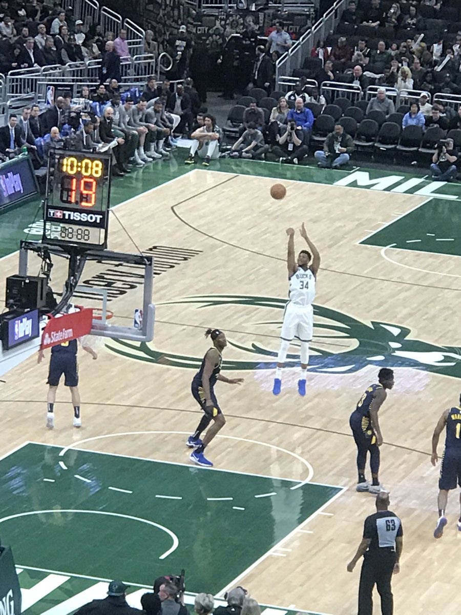 JessJHess's tweet photo. Another first with @TonyRadarRadio. Even though we are getting older, life only gets better ❤️ 🦌 🏀 #bucks #firstloveforever #lovenowlovealways #datenight https://t.co/vhJhIbp3jz