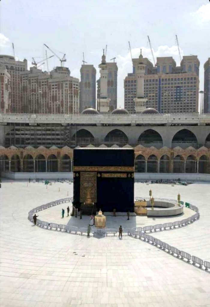 cbhuk's tweet photo. Deep cleanse of Masjid Al Haram underway. We commend the efforts of 🇸🇦 for the swift preventative measures taken to reduce the risk of #Coronavirus and safeguarding pilgrims.
#COVID19 #ksa #UmrahUpdate #HajiUK https://t.co/xIxlcWyaDu