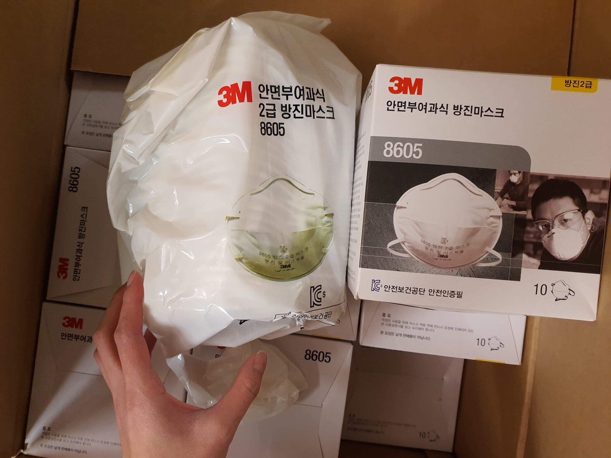 pairnariri's tweet photo. #หน้ากากอนามัย 3m พร้อมส่ง40ชิ้น เหลือแค่นี้ค่าา ชิ้นละ90 ทักdmมาได้เลย  #โรงพยาบาลขาดหน้ากากหนักมาก #โหนกระแส #โควิค19 #COVID2019 #ผีน้อยกลับไทย #ผีน้อยเกาหลี https://t.co/IwjXcxXwjT