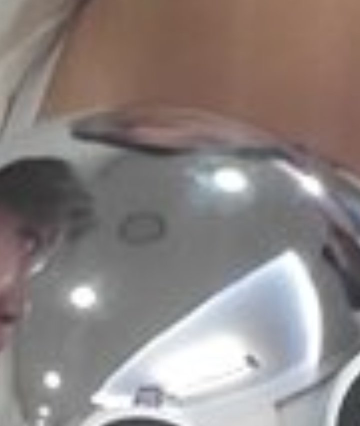 cnsflwrjh's tweet photo. o do jeon, tá um balão KKKKK https://t.co/lqBFVYqWn8