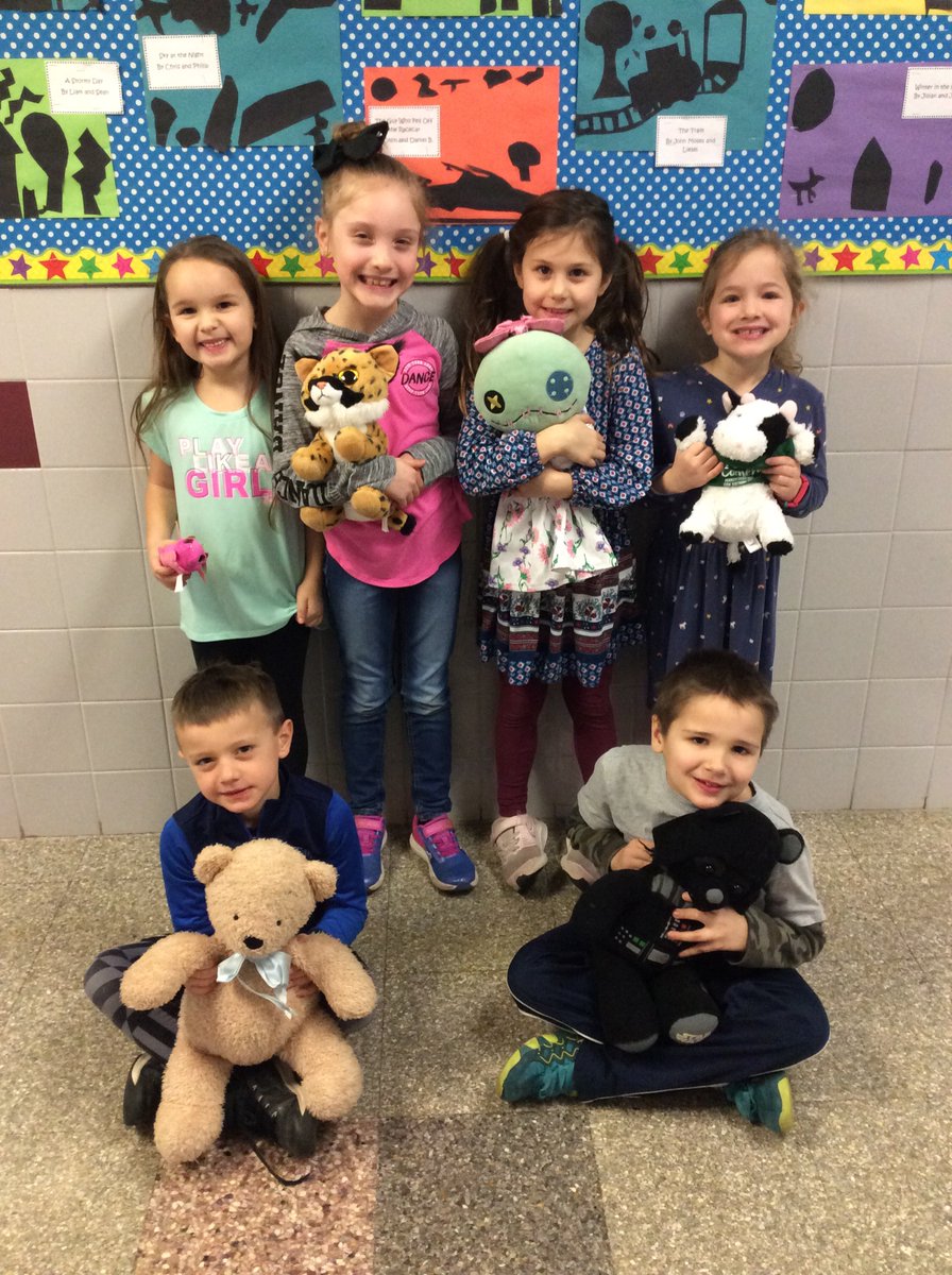 It’s a zoo in 1st grade today for #ReadAcrossAmericaWeek <a href="/SASD_SalfordHil/">Salford Hills Elem</a>