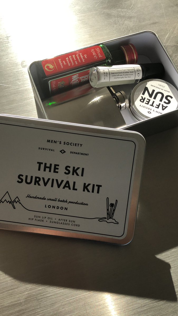 Kennethxyz's tweet photo. Packing up for Snowboarding on Saturday. Thanks for the gear @warrenbuckley. https://t.co/Zmj6qZJcZV