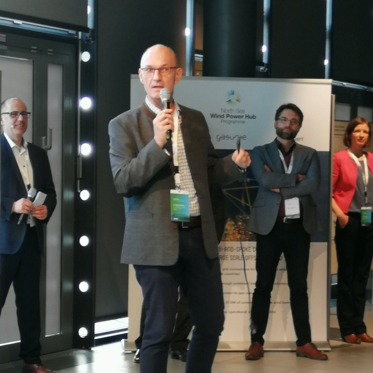 TenneT_Germany's tweet photo. #TechnikDialog - die Erste! 🎬 Nun geht es los mit der Begrüßung durch CEO @manonvanbeek, COO @TMeyerjurgens & unserer Referenten in #Berlin. #futureatgrid https://t.co/a76BjcnFtC