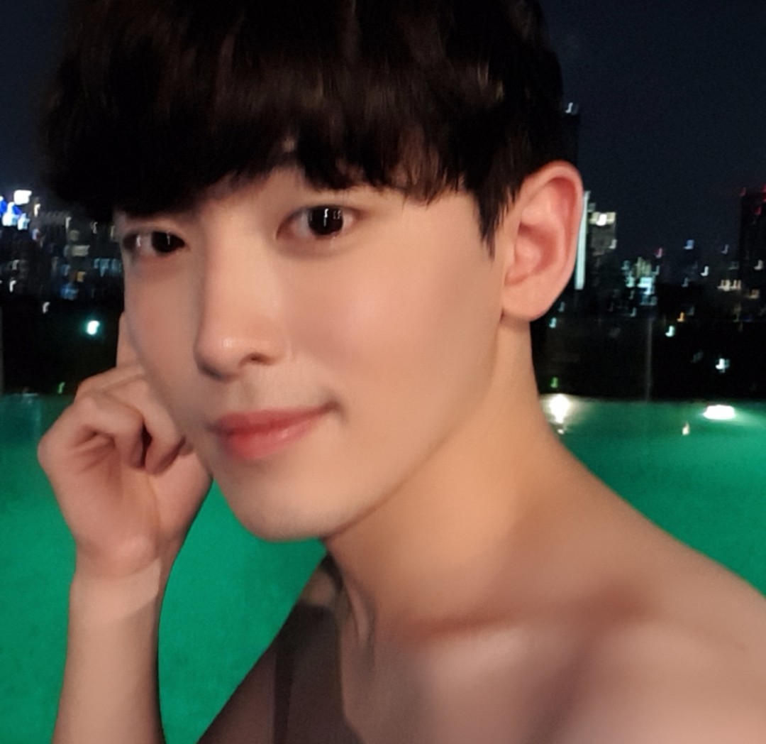 jinpingboa's tweet photo. 호텔 셩장 야경 흡족 https://t.co/dTCSw059FH