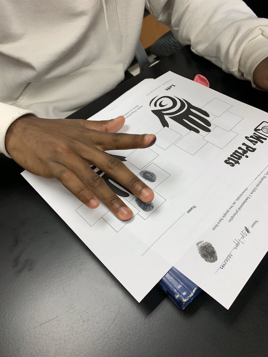 kvague's tweet photo. MHS Forensics students learning to analyze and classify fingerprints. @MomPrincipal @MonroeHS_NC @AGHoulihan @UCPS_MonroeNC #sciencerocks #forensicfiles https://t.co/qEsMUDqDyI