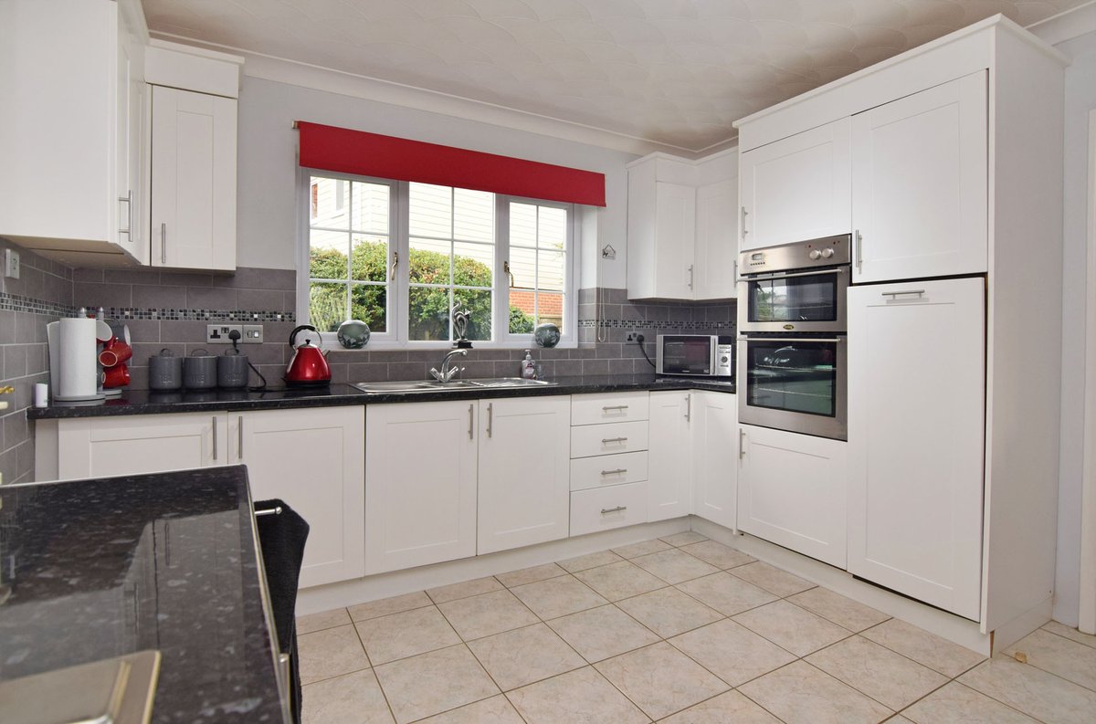 RTestateagents's tweet photo. NEW PRICE! This superb detached home in West Lynn has just been reduced. Offering a huge amount of accommodation this would make a superb family home. #newhome #home #eastofengland #westnorfolk #norfolk #eastanglia #moving https://t.co/vPTsWpJFRo