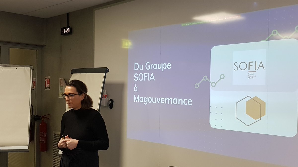 EDHEC_BSchool's tweet photo. #ProudlyEDHEC Les @Notaires_CSN en session de #formation avec le @EDHEC_fbc. Des échanges passionnés entre chercheurs, entreprises familiales et notaires. #MakeanImpact https://t.co/y6DtyVBPgv https://t.co/9cqDaYjSdP
