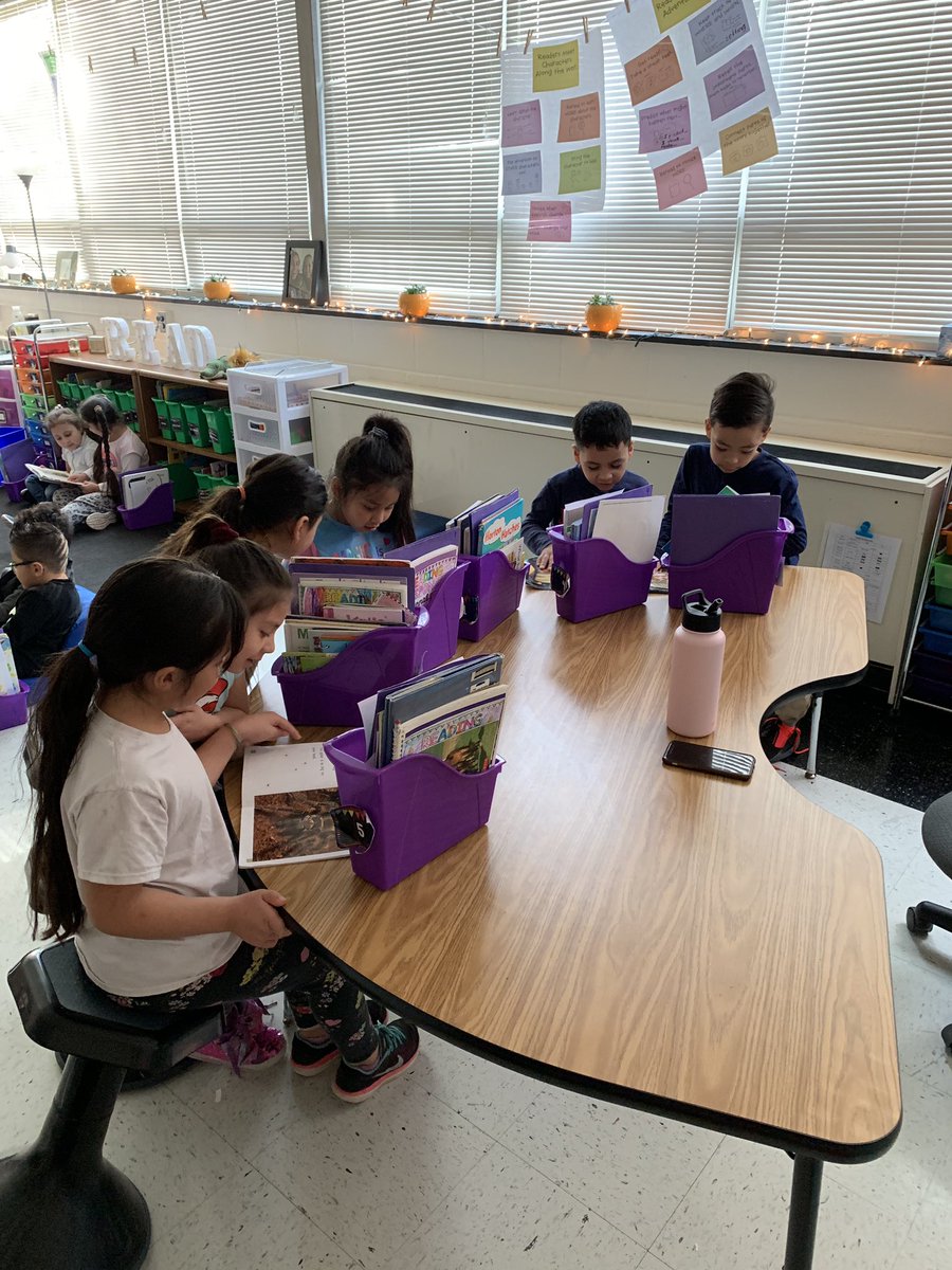 We 💜 Reading! Happy Read Across America Week!! #gatorsdeserveit20 @DLong_GUI <a href="/GuilfordEle/">Guilford Elementary School</a>