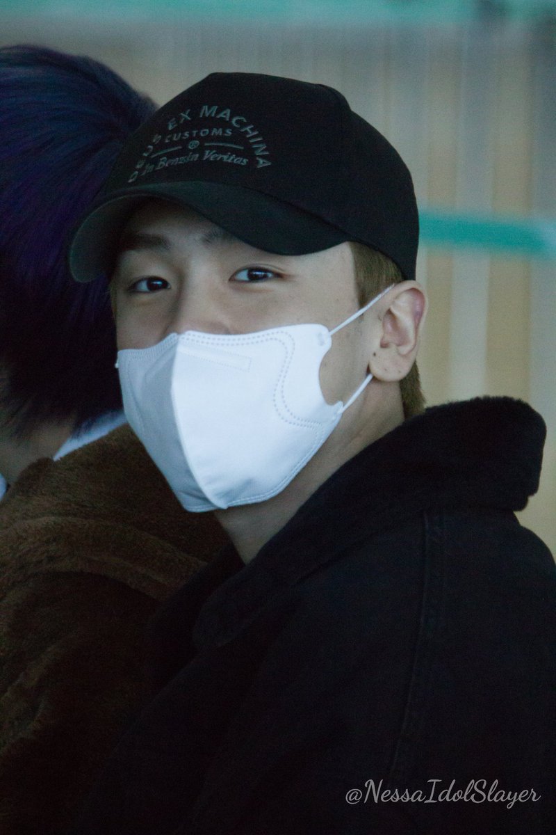 NessaIdolSlayer's tweet photo. 200305 incheon
Airport previews
Our Sunshine Prince. 🌞
I can see your smile
Even with the mask on. 💛
#1TEAM #루빈 #이루빈 #ルビン #RUBIN #원팀 #IRUBIN https://t.co/WUphHkHSa9