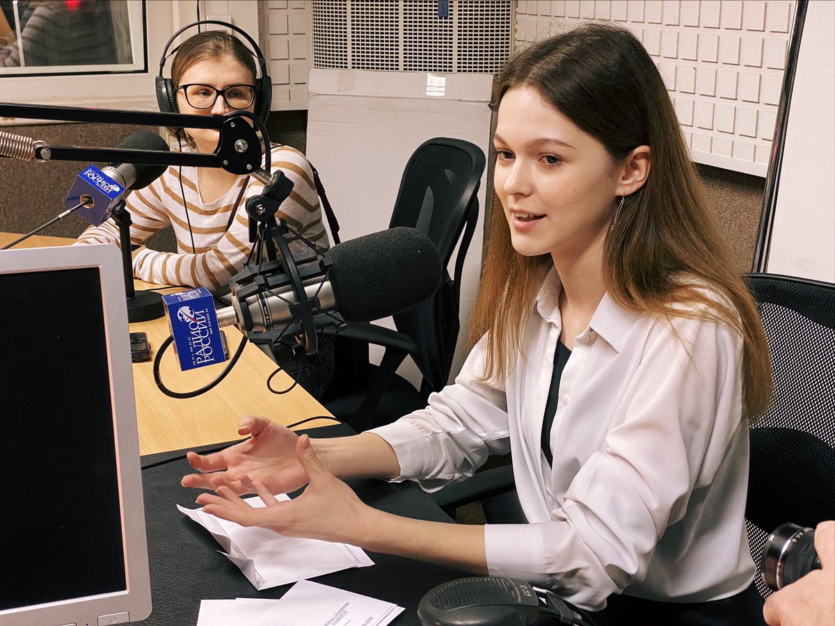 journ_msu's tweet photo. Сегодня в эфире "Радио России" состоялся финальный тур олимпиады  «Ломоносов» по журналистике. В этом году в радиотуре приняли участие 11 школьников. https://t.co/3xDHjb4td7