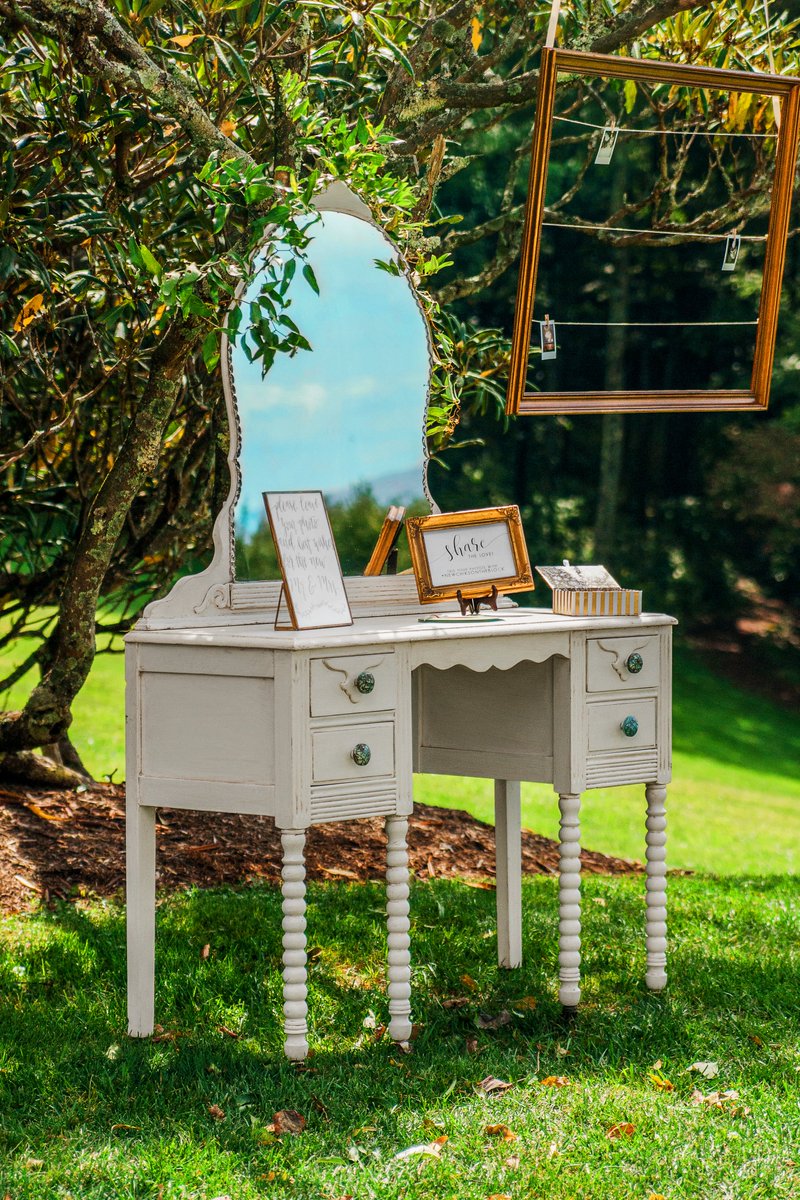 Westglow Resort &amp; Spa has become a destination wedding venue. Every ceremony is special and unique and with the variety of scenery both inside and out, you'll find the perfect spot to make it your own.
.
Photo by Wayfaring Wanderer
.
Instagram @weddingsatwestglow