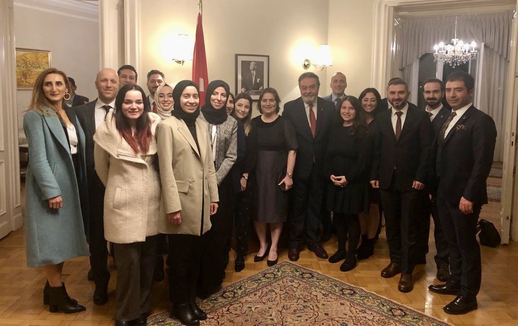 Yeşilay olarak, T.C. Birleşmiş Milletler Viyana Daimi Temsilcisi Büyükelçi Sayın Ahmet Muhtar Gün’ün davetine katılım sağladık. Gösterdikleri misafirperverlik için teşekkür ederiz. 
#Yeşilay #GlobalYeşilay #Turkey #Vienna #CND2020 #GreenCrescent #DışİşleriBakanlığı