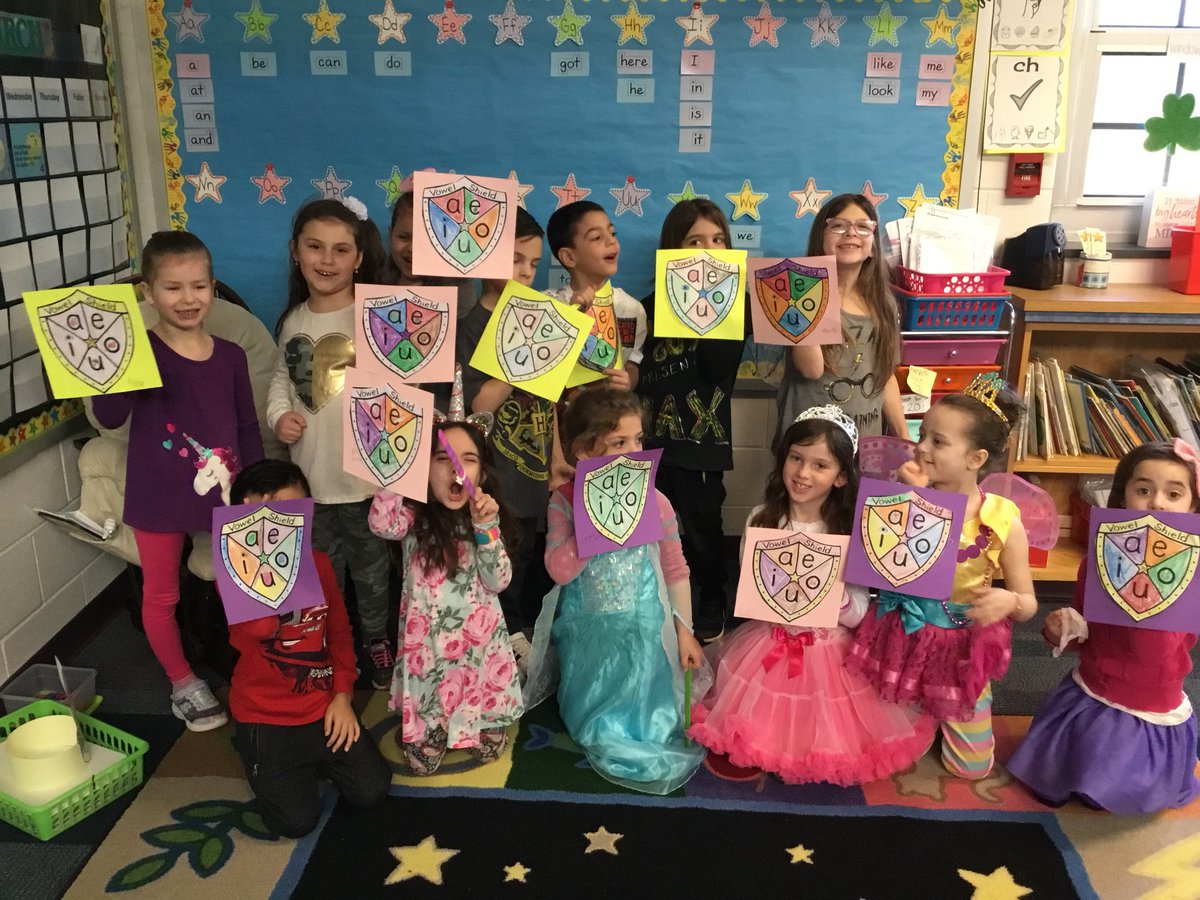 MWES_Kimble's tweet photo. We use VOWEL POWER! #Phonics #MWESchool https://t.co/L83ZAFCLFJ