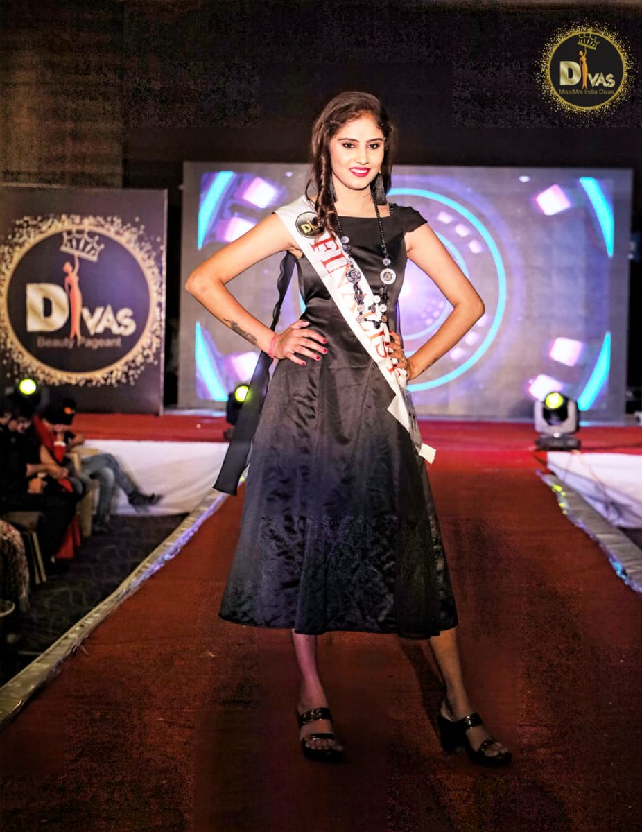 bhatt_binny's tweet photo. Lovely Finalists of GUJARAT DIVAS performing in Cocktail Round.....
#beautypageant
#beautywithbrains
#beautywithpurpose #Fashionshow
#GujaratDivas
#Binnybhatt #BinalBhatt #Divasbeautypageant
#MissIndiadivas #Mrsindiadivas #Missteenindiadivas #MsIndiadivas #Asiadivas  #PunjabDiva https://t.co/PSveiKven2