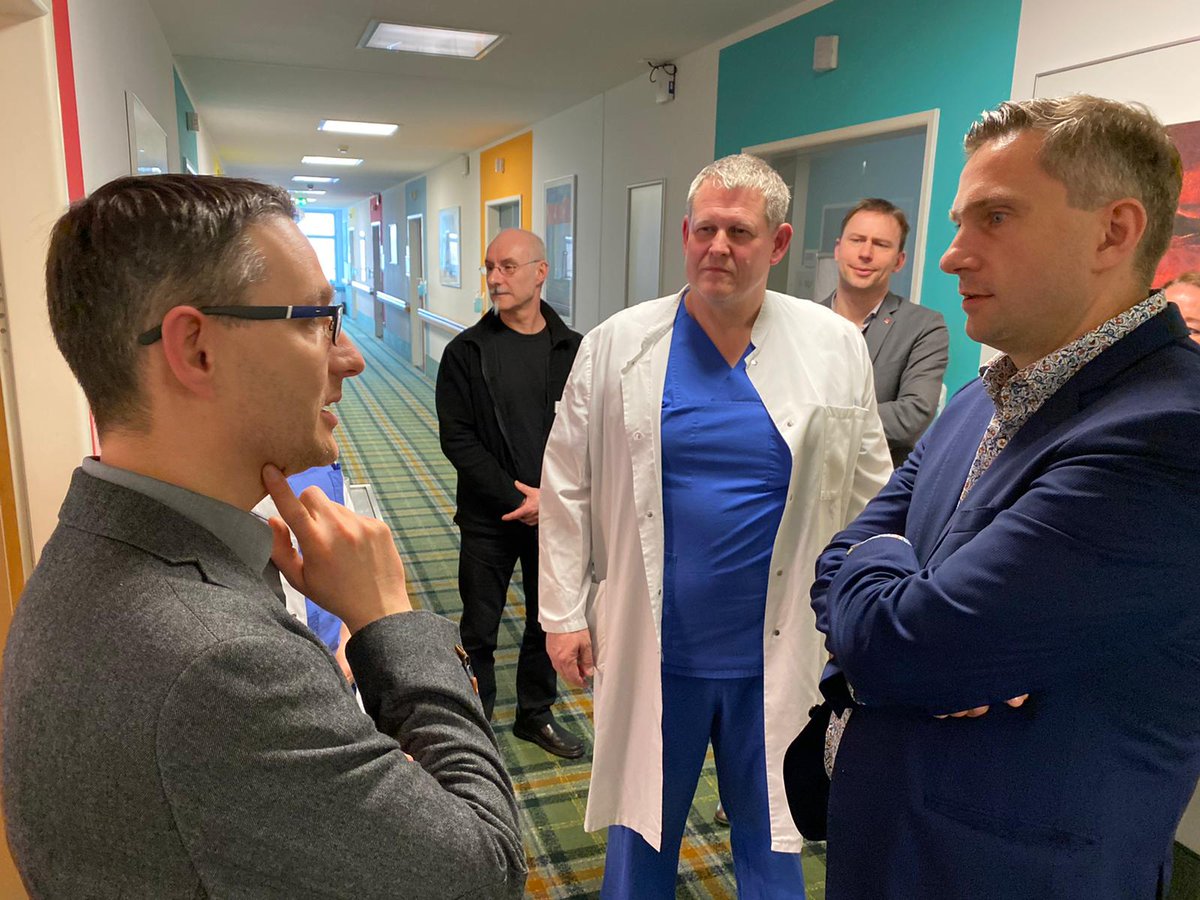 SMWA_SN's tweet photo. #Digitalisierung im Krankenhaus: @MartinDulig informiert sich zur Stunde über Projekt #5G_eHealthSax im #Helios Park-Klinikum #Leipzig. Der neue Mobilfunkstandard soll patientenorientierte Lösungen schaffen. #Sachsen fördert das Projekt mit 1,3 Mio. Euro. #sachsendigital https://t.co/IpK0otyDGF