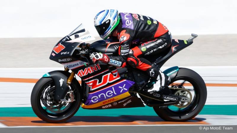 EpaddockIT's tweet photo. Intervista a Niki Tuuli, il pilota 🇫🇮 del team #Ajo nella #MotoE World Cup⚡️
"Per vincere in MotoE devo migliorare me stesso, devo stare più calmo ed essere aggressivo nei momenti giusti. Per la prima gara avrò recuperato l'infortunio al 100%"
https://t.co/K7l3N6G51G
#NT66 #Tuuli https://t.co/Rhibt15USp