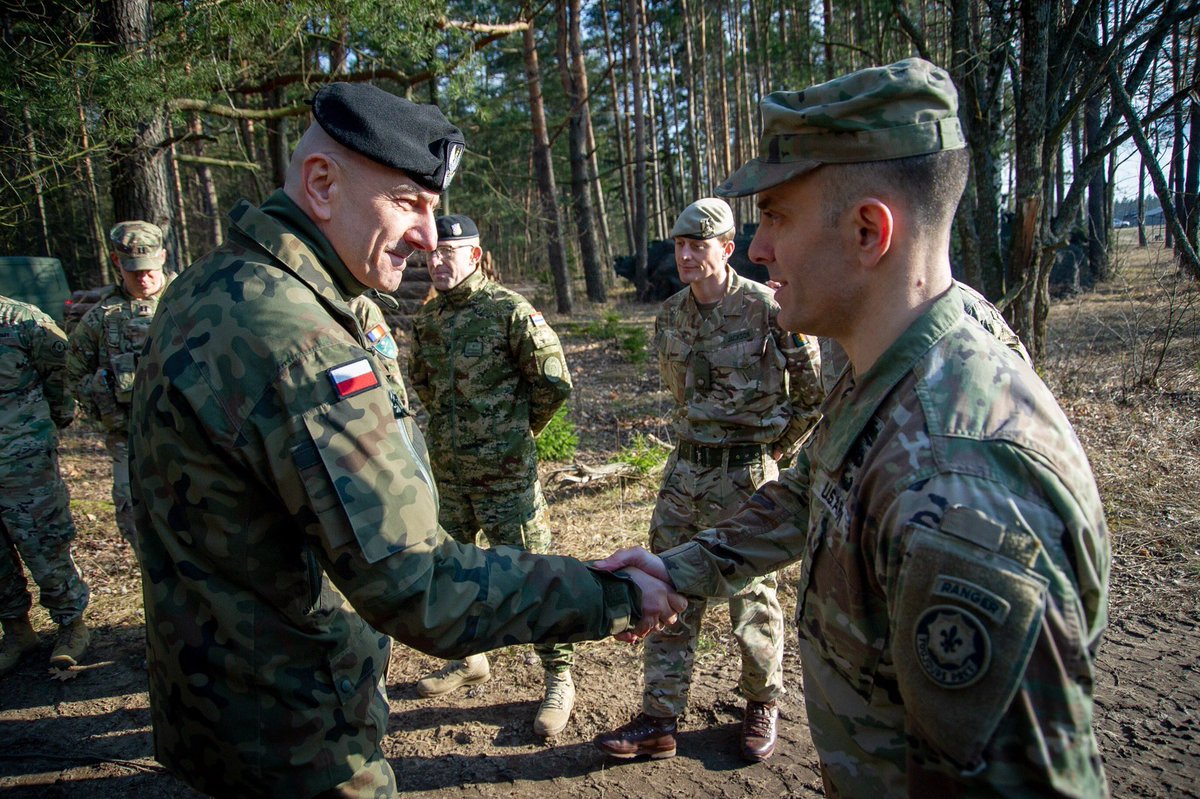 SztabGenWP's tweet photo. Realizacja zadań w środowisku międzynarodowym oraz wspólny udział w ćwiczeniach wojskowych stwarzają możliwości skutecznego wykorzystania potencjału bojowego, dostosowania procedur, wzmocnienia efektywności działań i zacieśnienia wzajemnych relacji #eFP #BGPol #15GBZ #IronWolf https://t.co/cqFVhv4FBq
