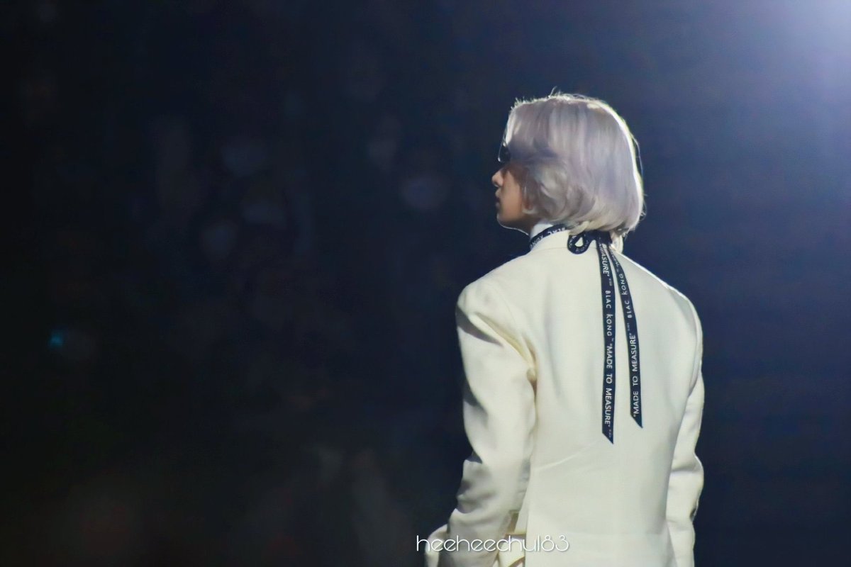 vetsuni's tweet photo. 영원히 빛나는 우리들의 우주대스타 데뷔 15주년 축하해  #김희철_15주년_꽃잎이_함께할게 https://t.co/hnPEpGY1AA