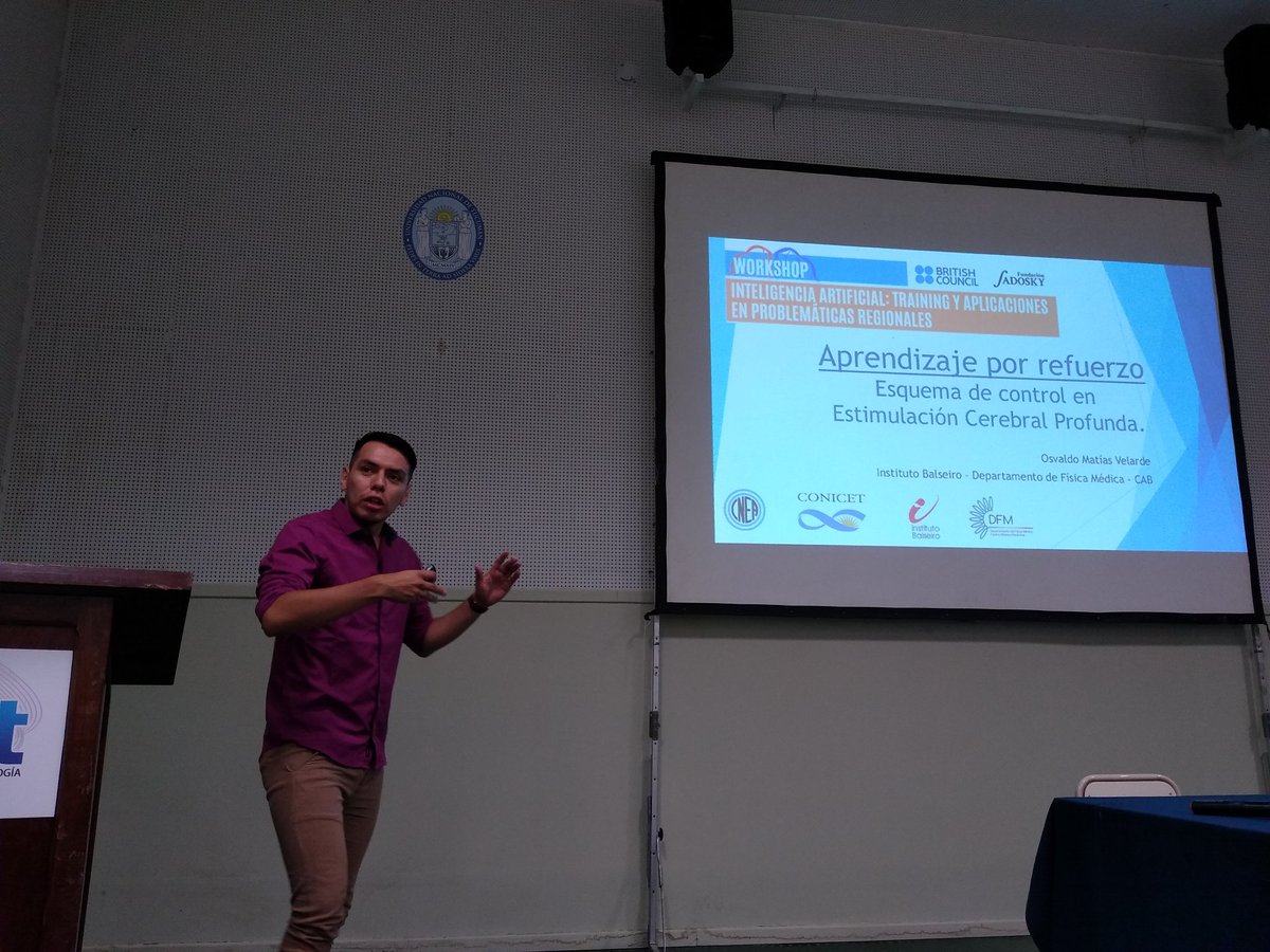 iafacet's tweet photo. Osvaldo Velarde nos cuenta sobre "
Aprendizaje por refuerzo como un esquema de control en estimulación cerebral profunda" 
@funsadosky @arBritish @ScaniaArgentina @facetuntoficial @workshopTPC https://t.co/LJJNCWray9