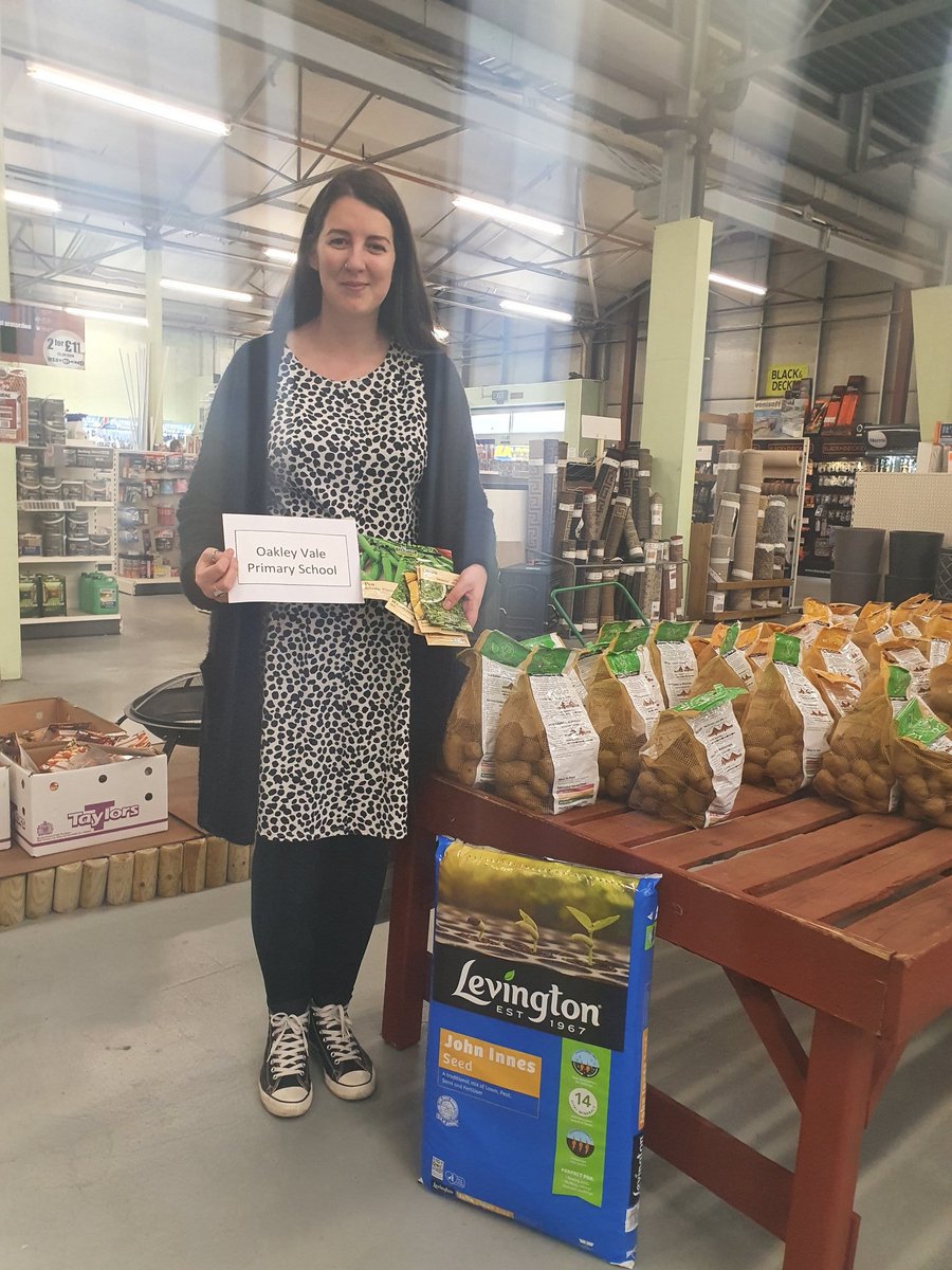 We have just donated some goodies to @OakleyValePri for their project. We hope the seeds blossom into tasty vegetables. We hope you enjoy watching them all grow. #growyourown #vegetables #schoolproject #supportlocal