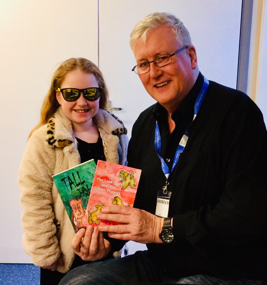 stmaryscofe's tweet photo. We’re having a wonderful day for #WorldBookDay2020. ER Reilly has been back this morning to sign copies of his books for the children! #ReadingRocks @ERReillybooks https://t.co/cducLAE8sf