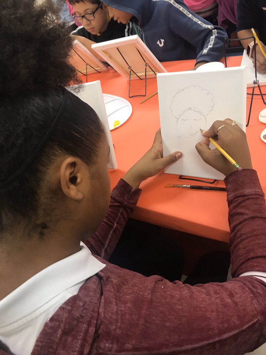 NajulaT's tweet photo. Fifth Grade Cubs are inspired to create self portraits after listening to Parker Looks Up. #ReadAcrossAmericaWeek #peytonArt #CreatingExperiences. @APSPeytonForest  @peytonprincipal   @peytonESmedia https://t.co/fc2CIEyeRS