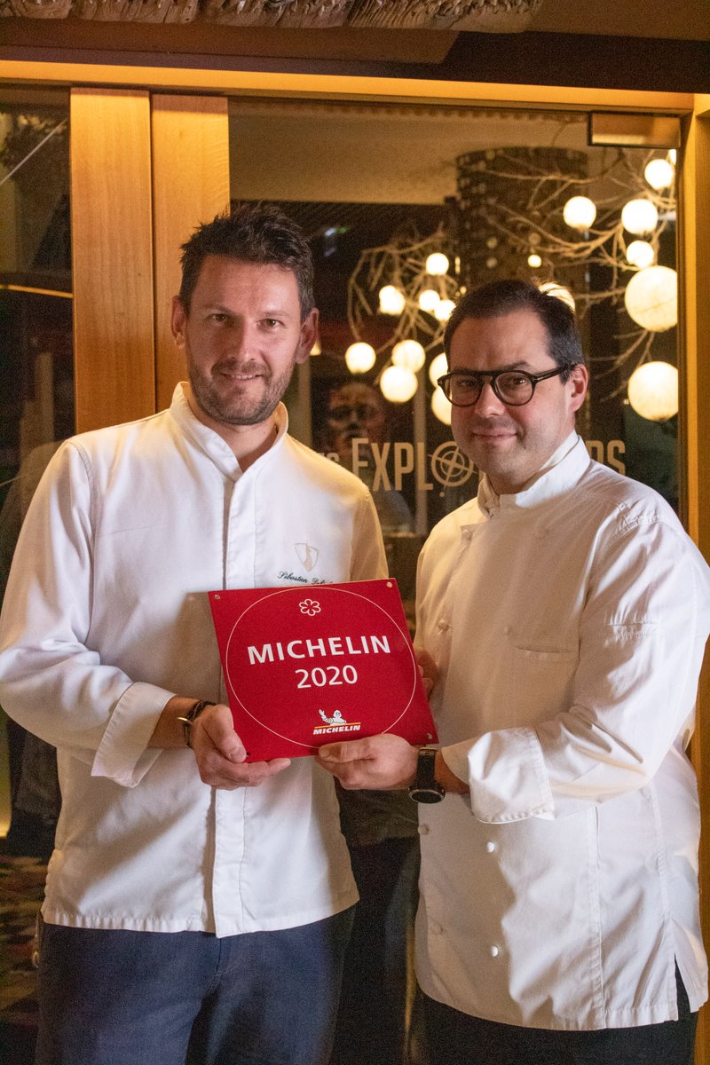 Cet après-midi, remise de la plaque officielle du #GuideMichelin 2020 pour la cuisine de Josselin Jeanblanc au restaurant Les Explorateurs 🌟

#ValThorens #restaurant #gastronomy #michelinguide