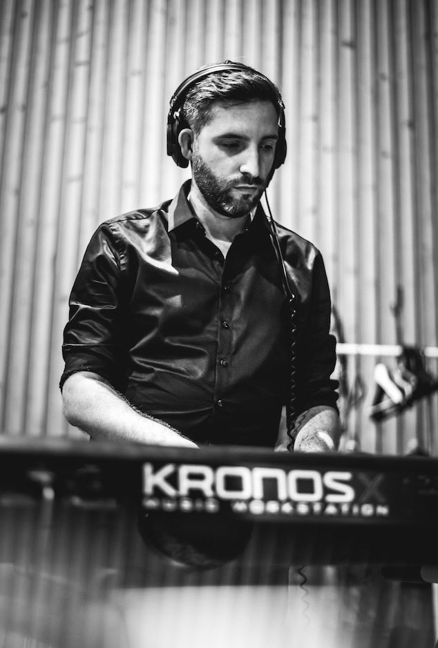 Timecomposer's tweet photo. Never in the studio without my amazing Korg Kronos ! Stay connected to my social media and don't miss any news... @KorgFr @KorgUSA @korg_inc #korgkronos #specialsound @kurt_ader #recordingsession #recordingstudio #Paris #newsingle #musicbox https://t.co/ctQyLajYpc