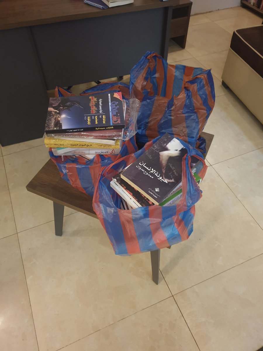 KhwaterORG's tweet photo. من باب الحماس 

مكتبة الإحسان قربت تتجهز جوه مقر إدارتنا 
شنو الكتب الحابين تقروها في المكتبة اكتبو لينا في الردود هنا https://t.co/K76KvonCC1