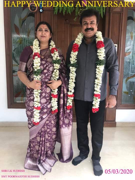captaincinecreations (@captaincine2025) on Twitter photo Happy Wedding Anniversary to Our Beloved Producer #ShriLKSudhish Sir and Our Beloved Madam #SmtPoornaJothiSudhish
#Vallarasu #Narasimmah
#Thennavan #Sudhesi
#Arasangam #Virudhagiri
#Sagaptham
#CaptainCineCreations <a href="/lksudhish/">LK Sudhish</a>
<a href="/idiamondbabu/">Diamond Babu</a> @ProAnand_MP @Munirajan2020 Happy Wedding Anniversary to Our Beloved Producer #ShriLKSudhish Sir and Our Beloved Madam #SmtPoornaJothiSudhish
#Vallarasu #Narasimmah
#Thennavan #Sudhesi
#Arasangam #Virudhagiri
#Sagaptham
#CaptainCineCreations <a href="/lksudhish/">LK Sudhish</a>
<a href="/idiamondbabu/">Diamond Babu</a> @ProAnand_MP @Munirajan2020