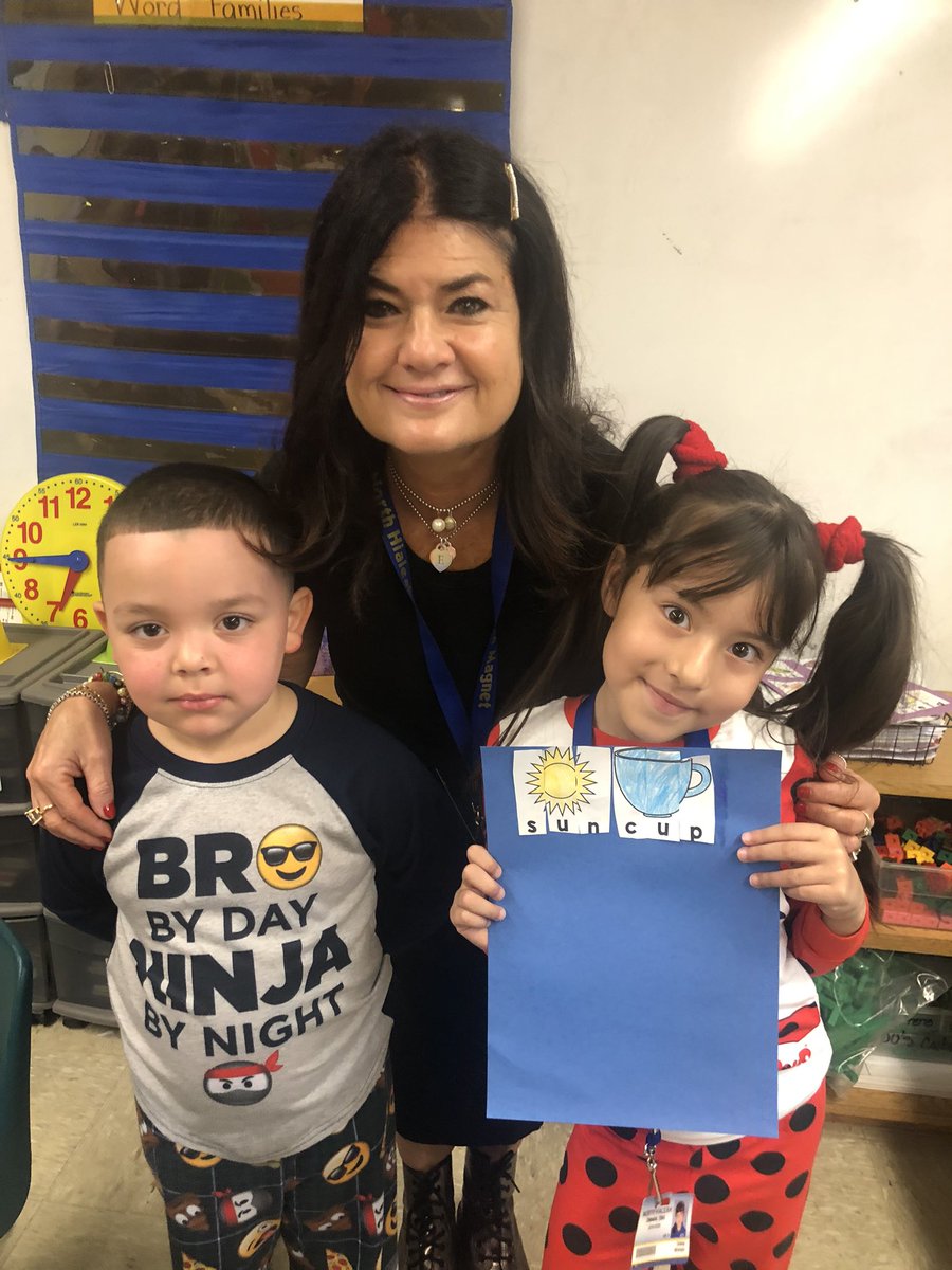 cpelaez27's tweet photo. Pre-K visits Kindergarten for a Phonics lesson. 📚 @NorthHialeah @Salcedoc @mcardeso1 @ivette0920 @MDCPS_ELA https://t.co/8tf5DmWzgm