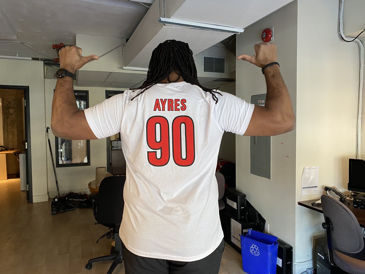 GeorgesLaraque's tweet photo. Sorry @MapleLeafs fans, I just couldn’t resist! Lol Désolé fans des Maple Leaf! Je ne pouvais pas y résister! Haha @Canes #gotbeatbyazambonidriver https://t.co/kFYKIhaa02