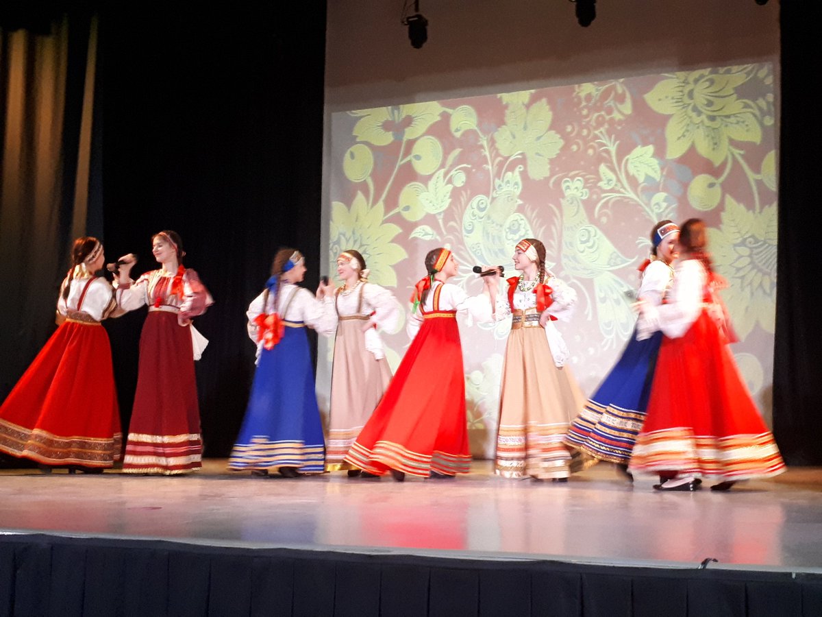 С большим удовольствием поздравил с приближающимся праздником 8 марта коллектив западного управления образования и его руководителя Гороховицкую Т.Н.