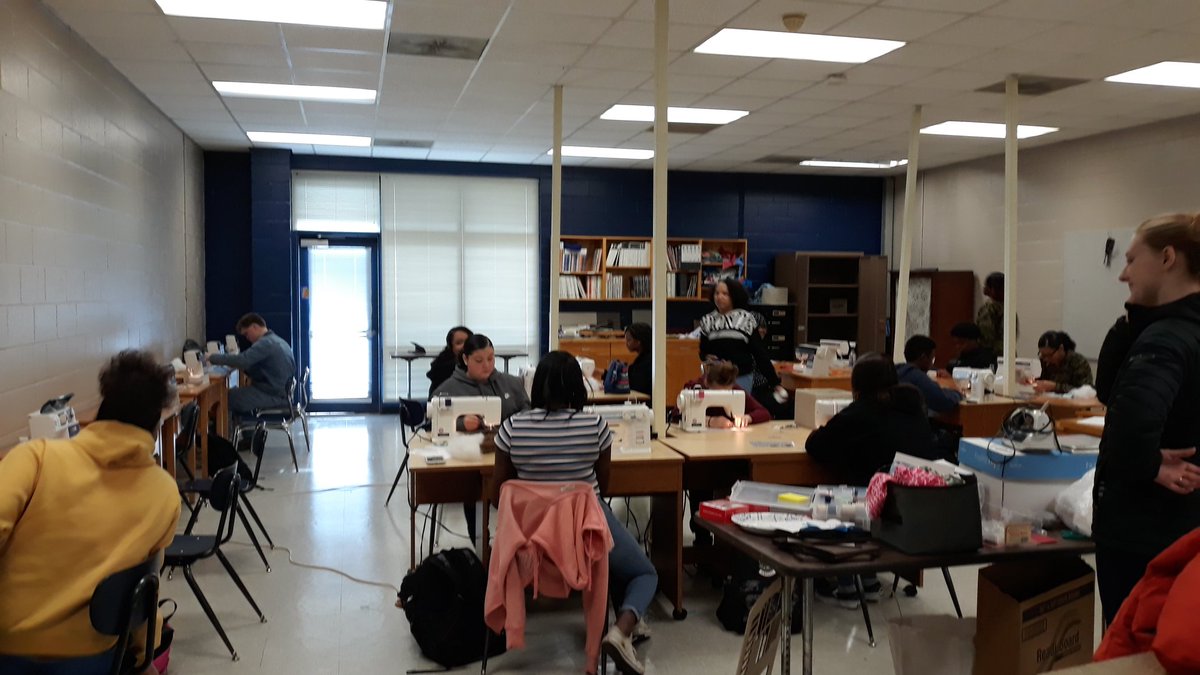 Ms_King819's tweet image. Mrs. Mitchell helping her student thread the machine in Apparel and Textiles. They genuinely were intrested in what that were doing. @rockinrams @ydstubblefield @Kenscott27 #SewingLab