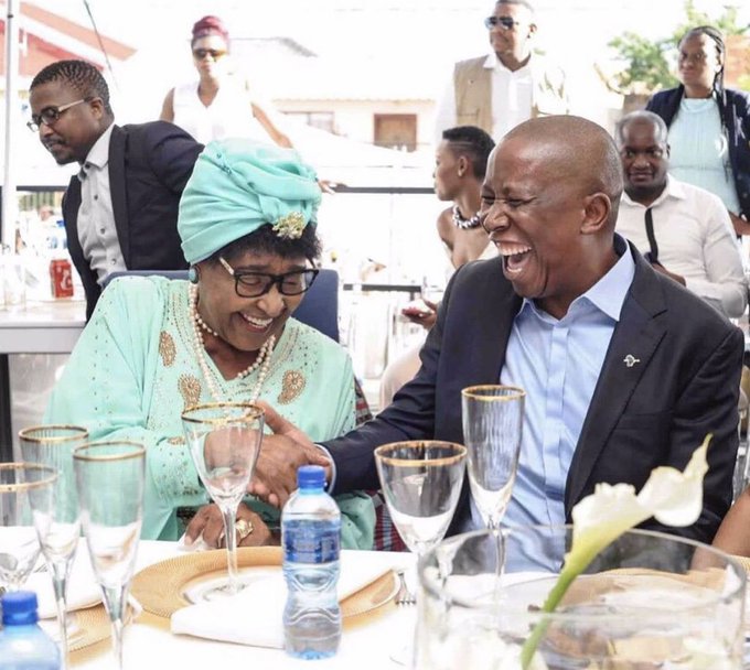 Martha_KingM2's tweet photo. Zulus be like " COLONA VILUS"😭😭😭😭 https://t.co/jUfB312Sn8