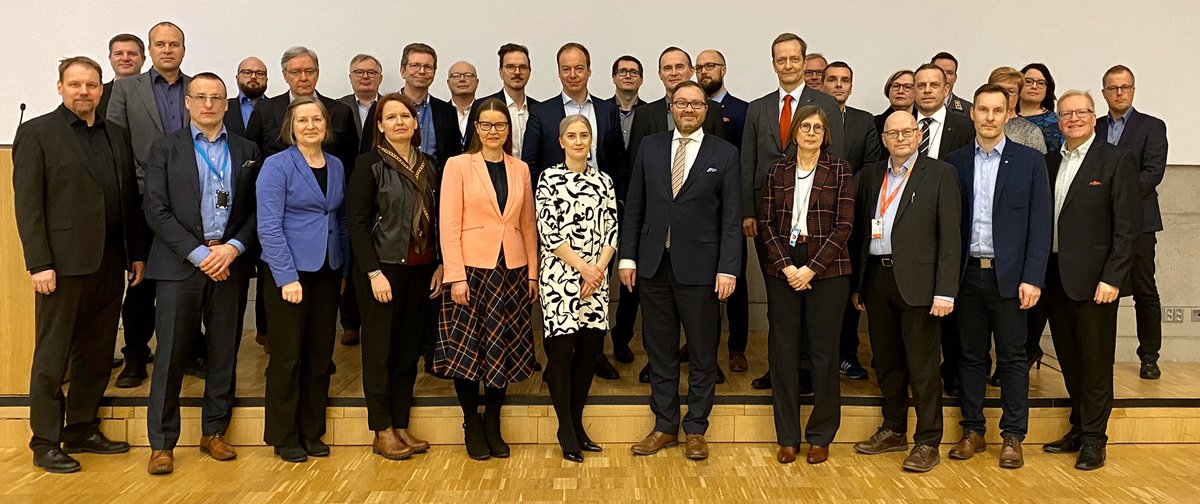 kimmorousku's tweet photo. Uusi #VAHTI-johtoryhmä järjestäytyi - mukana ~30 julkisen hallinnon toimijaa - kehitämme #yhdessä #digiturva yhteiskunnan toiminnan mahdollistajana! Voit ilmoittautua VAHTI-asiantuntijaksi https://t.co/9Z8Fi1zzFx - pysyt ajantasalla - kickoff tilaisuus 18.3. @DVVfi @VMuutiset https://t.co/EDrV9Ri6ye