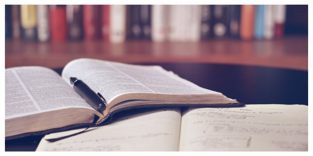 esbarrison's tweet photo. #TheMerryWriter Day 05- Library Usage

Typically I use the Library to study. Living in a small apartment with my boyfriend means I am limited on space. That reminds me...I should do that this weekend. 

@arimeghlen &amp; @RPoli3

#WritingCommunity #WriterGame https://t.co/m9xc1pqWgw