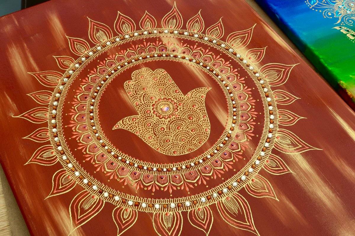 BeyondHenna's tweet photo. This art is a meditation. This art is a prayer.🙏🏼✨💛
#BeyondHenna
This original piece is available to purchase here: https://t.co/5dIggXE8MU ✨ #originalart #mandalaart #mandalahomedecor #mandalaartist #spiritualart #spiritualartist #yogastudiodecor #homedecor #arttopurchase https://t.co/cIK3K27Klg