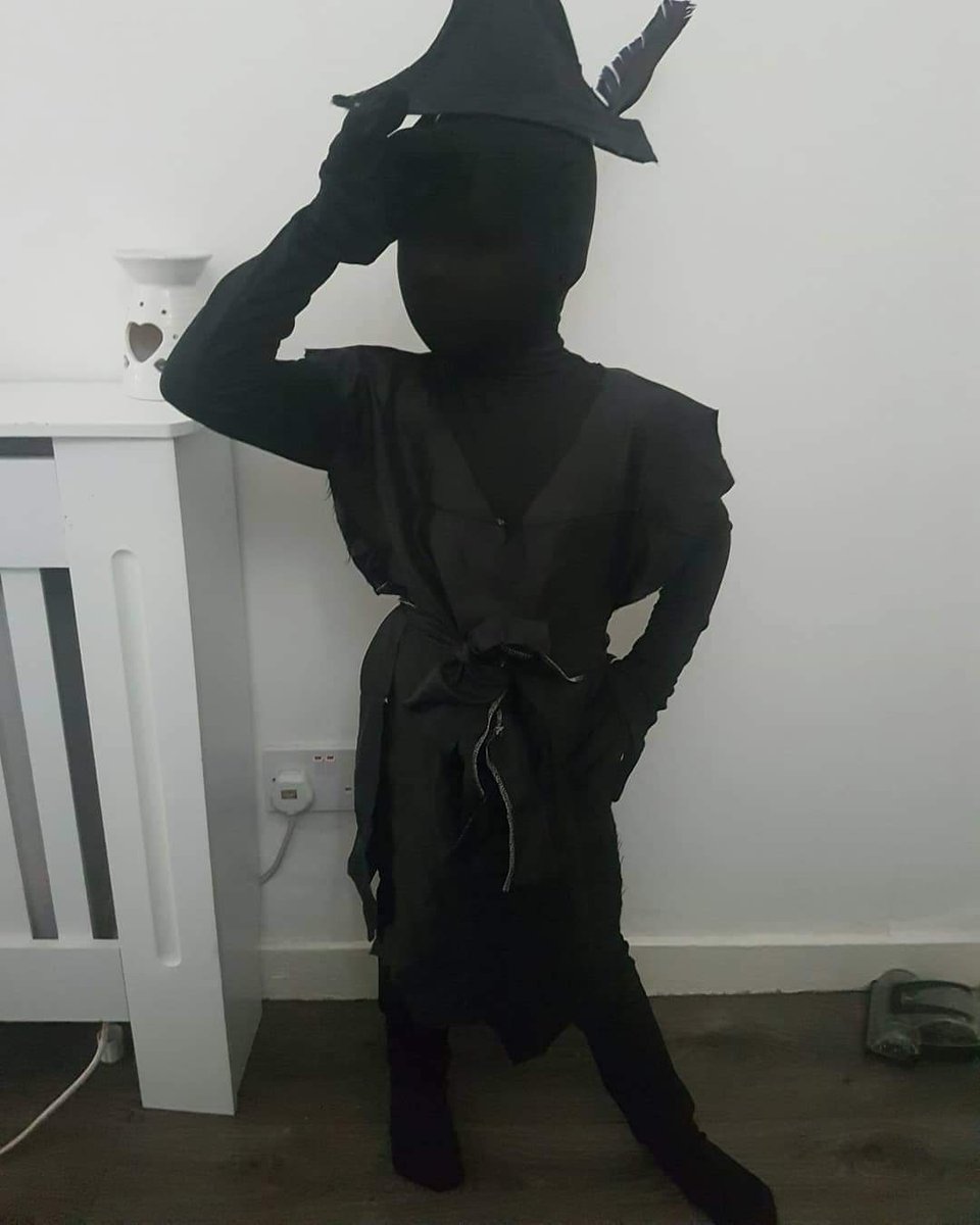 jackiedee's tweet photo. My wee granddaughter Pearl as #PeterPansShadow #WBD2020 #WorldBookDay2020 https://t.co/wKBPpR9kdc