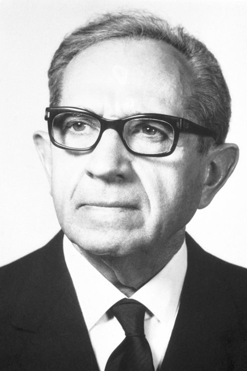 Albert Claude, a Belgian biologist was a lead pioneer in the use of electron microscope to study animal cells. After immigrating, He would eventually be awarded the Nobel Prize of 1974 for his discoveries concerning the organization of the cell. #Bethefrist #internationalstudents